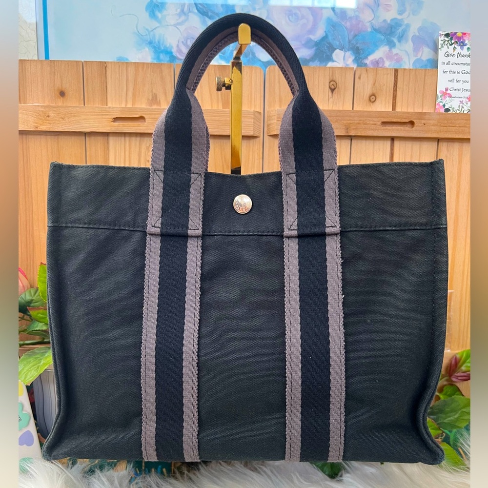 ⭐️HERMES FOURRE TOTE PM
BLACK/DARK GREY TOTE PATTERN HAND BAG
